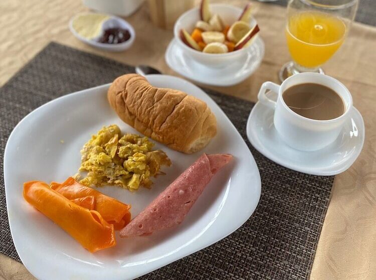 پانسیون Hostal Las Gardenias