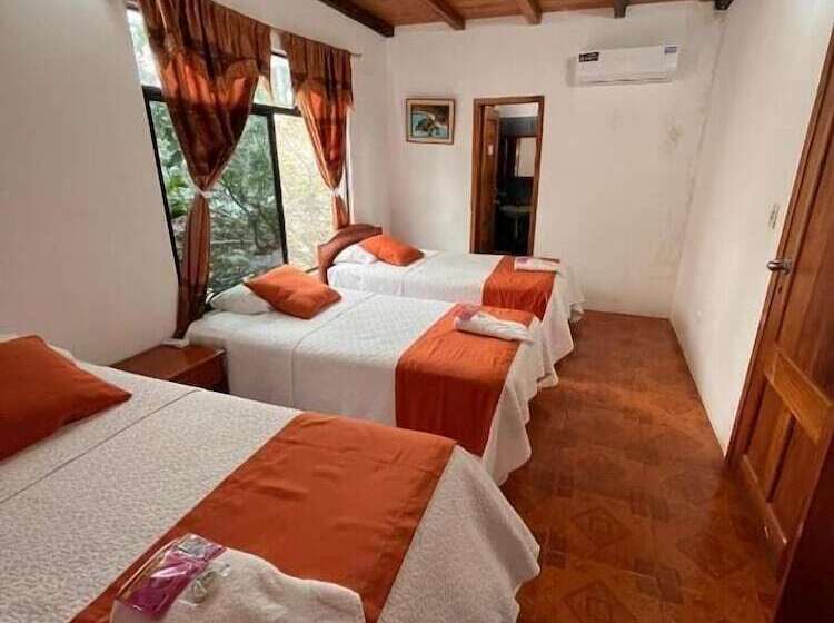 پانسیون Hostal Las Gardenias