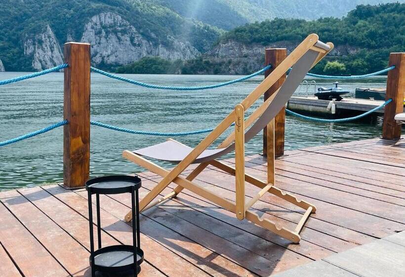 پانسیون Serenity