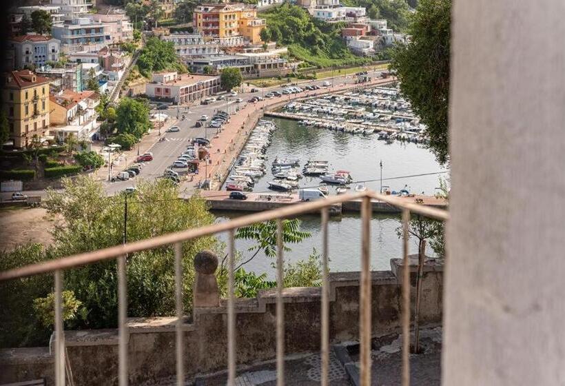 پانسیون Suites Luisa Sanfelice