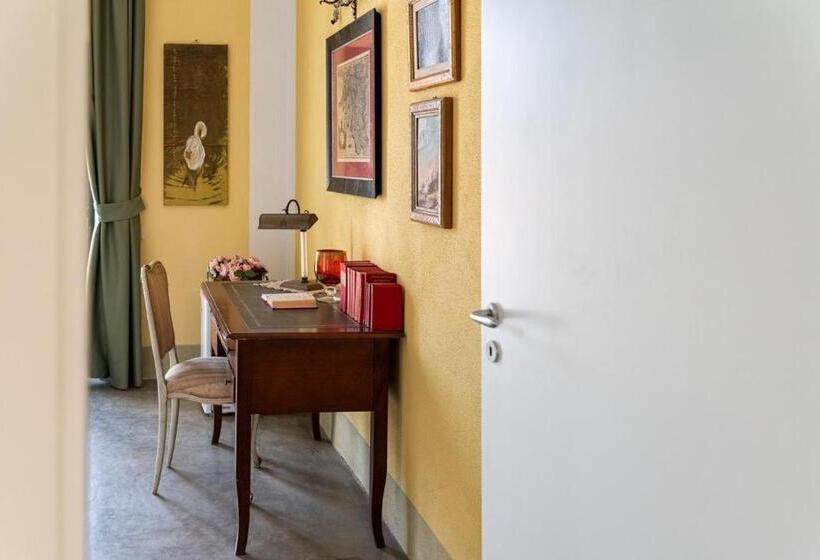 پانسیون Suites Luisa Sanfelice