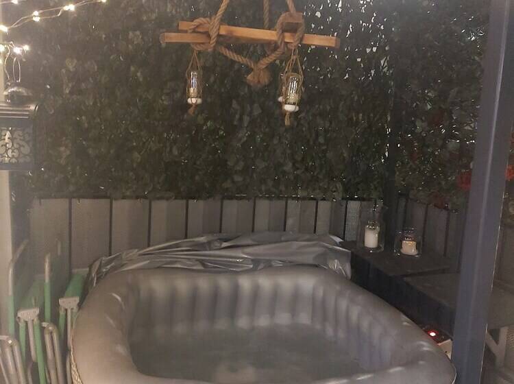 Charming 2 Bed Apartment In Eastleigh