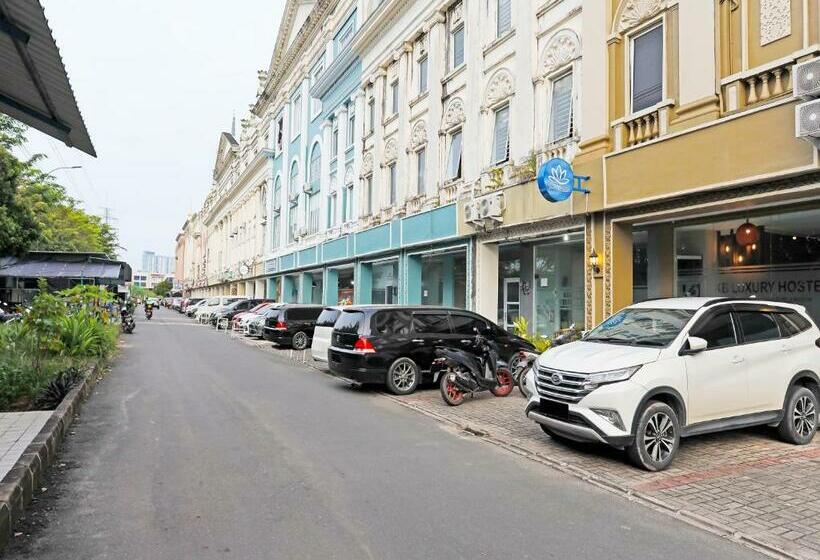 Отель Capital O 91407 Kb Luxury Hostel