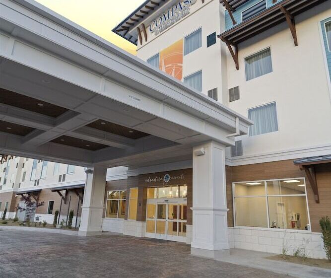 هتل Compass By Margaritaville Medford