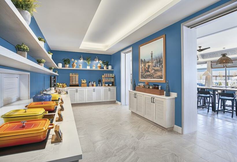 هتل Compass By Margaritaville Medford