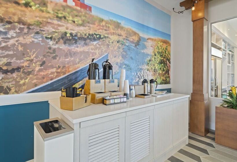 هتل Compass By Margaritaville Medford