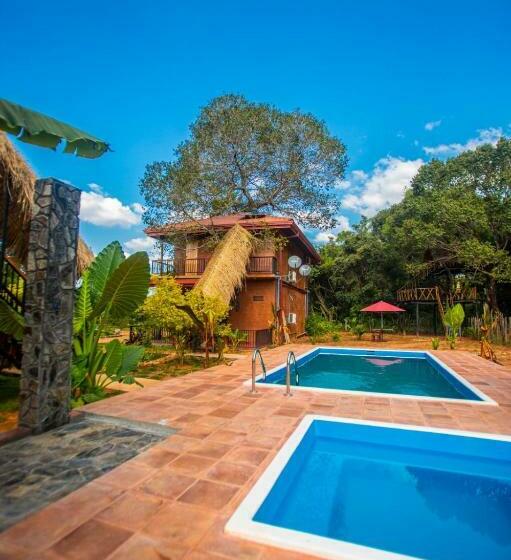 هتل Jungle Hut Resort Sigiriya