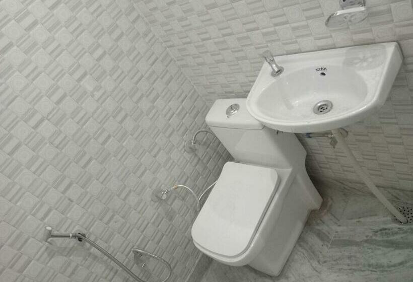 Отель Oyo 91341 Royal Stay Home