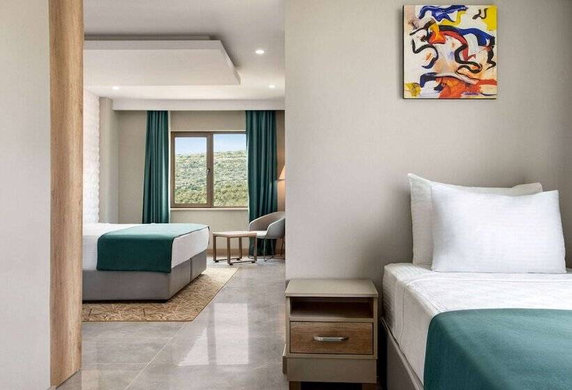هتل Ramada Resort By Wyndham Kizkalesi