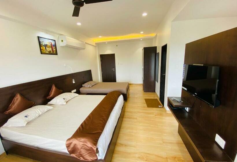 Отель Shivanand Residency