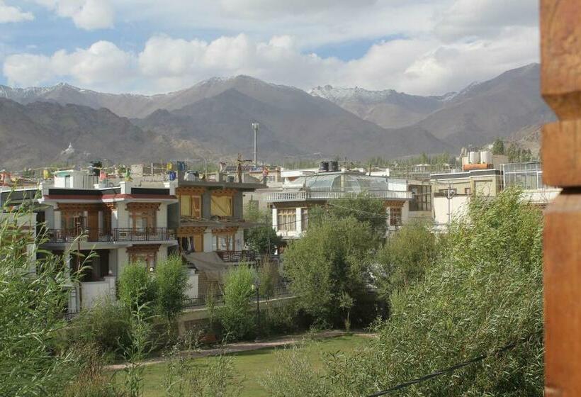 پانسیون Stak Villa Guesthouse