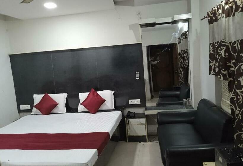 Отель Luxury Stay Metro Regency