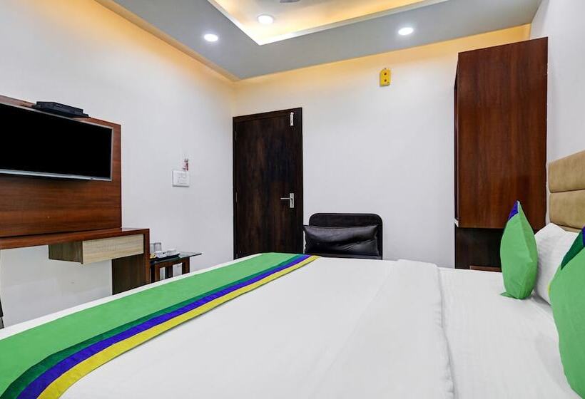 Hotel Treebo Calista, Patel Nagar