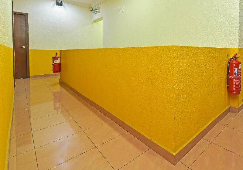 Oyo 90559 Ummul Motel C Mart