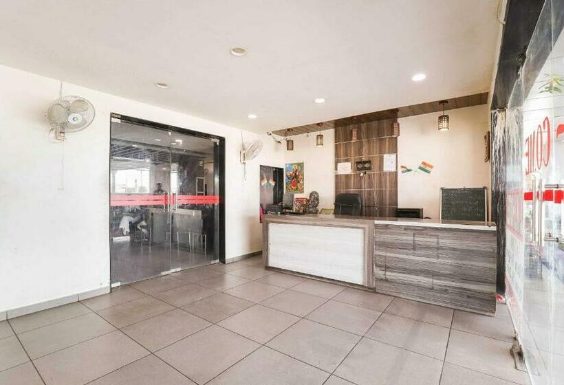 酒店 Spot On 88390 J K And Guest House