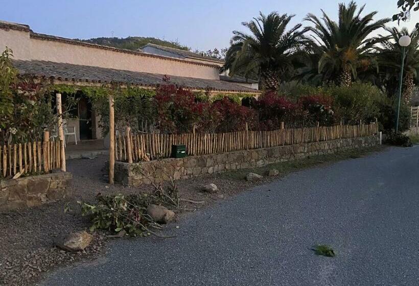 Пансион Les Lodges De La Plage U Dragulinu