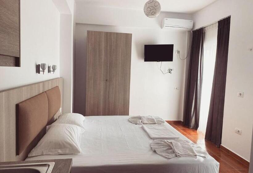 تختخواب و صبحانه Guest House Ksamil