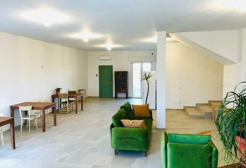 住宿加早餐  Vèlia