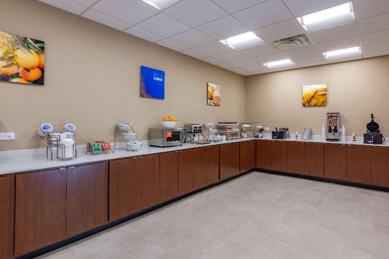 هتل Comfort Inn & Suites