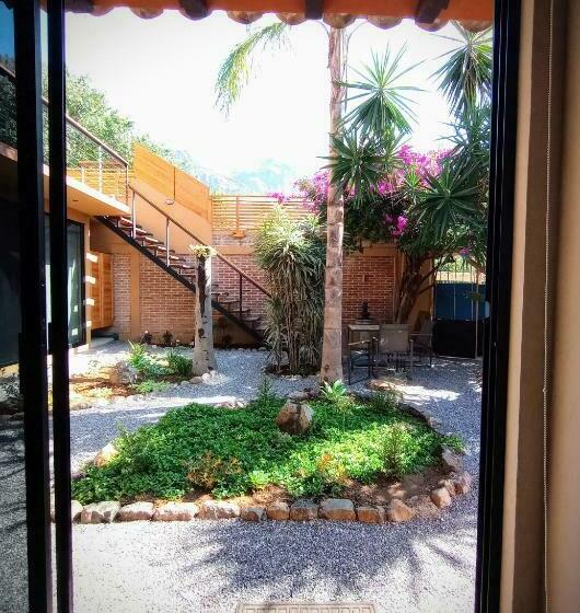 Pensão Acogedora Habitación Con Baño, Jardín. Muy Céntrica