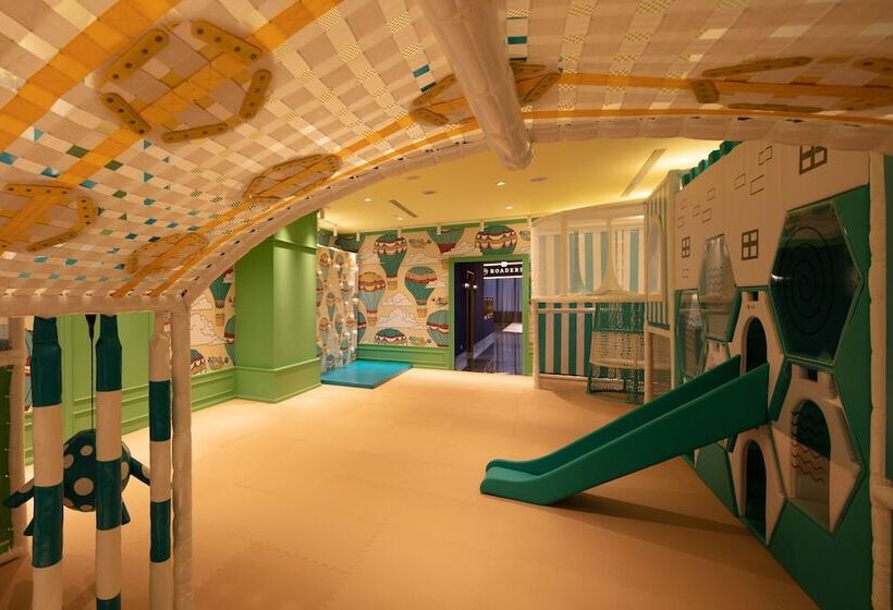 Roaders Plus Hotel   Theme