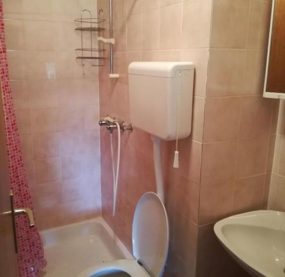 تختخواب و صبحانه Rooms / Sobe šolar Brezje
