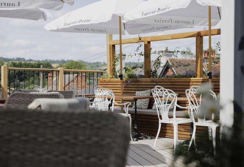 בית מלון כפרי The George & Dragon