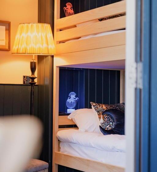 בית מלון כפרי The George & Dragon