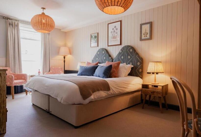 בית מלון כפרי The George & Dragon