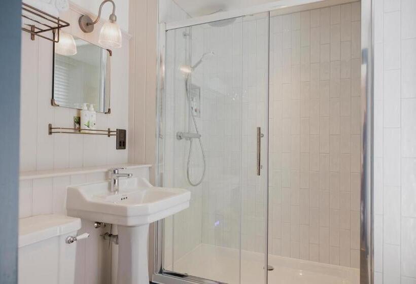 בית מלון כפרי The George & Dragon