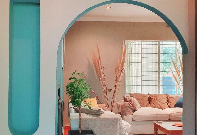 بنسيون Sandton Pet Friendly Guesthouse Maison De Ky Swimming Pool Tennis Court Free Wi Fi