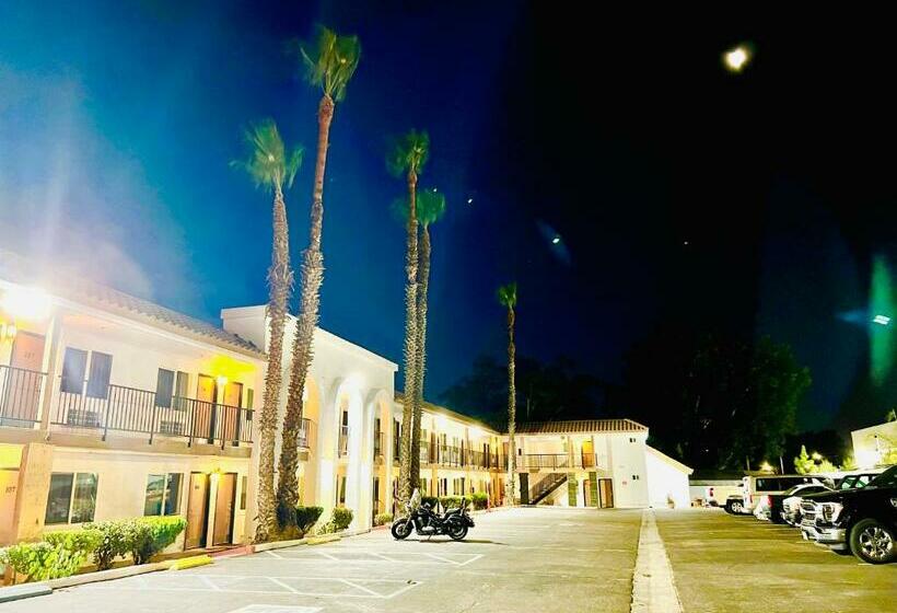 Отель Casa Blanca Express & Suites Cypress Buena Park Anaheim Area
