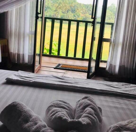 Bed and Breakfast Airport Villa Kamatha Foreign Booking Only