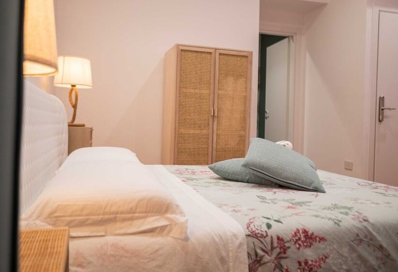 تختخواب و صبحانه Mareluna Rooms
