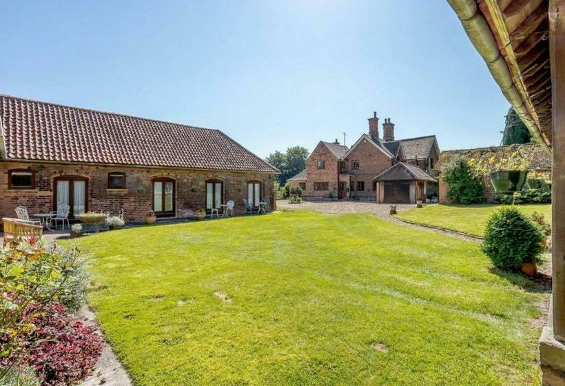 پانسیون Holly Lodge Country Guest House
