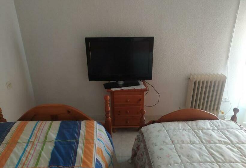 پانسیون Room In Chalet Private Double Room In Toledo