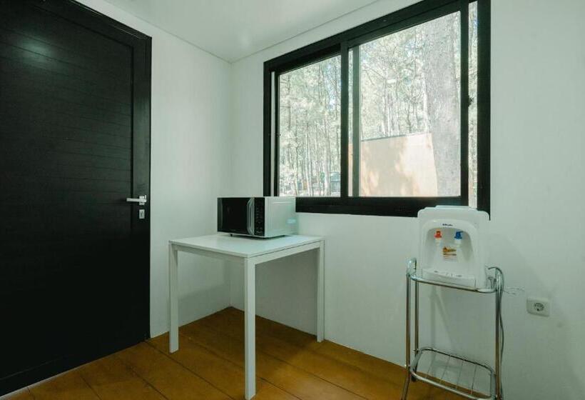 リゾートホテル Bobocabin Coban Rondo, Malang