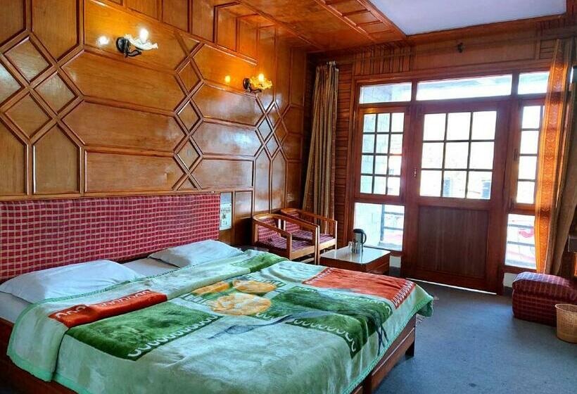 فندق Goroomgo Radha Continental Nainital