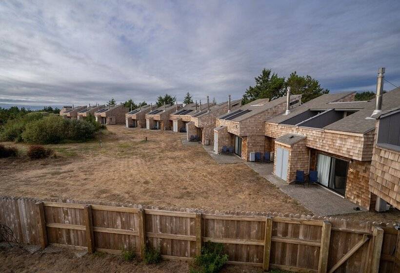 فندق Surfcrest Resort