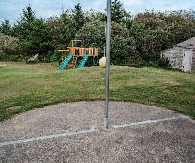 فندق Surfcrest Resort