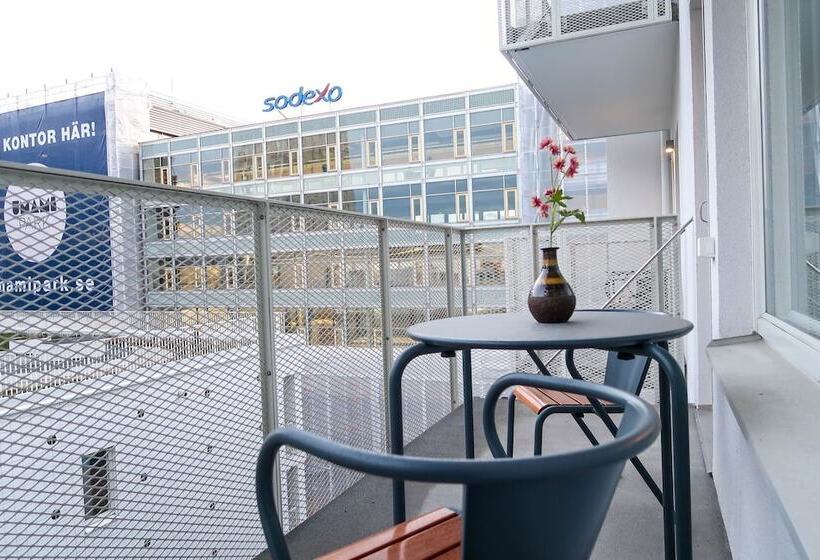 Luxury Business Studio Apartment   Garden View
