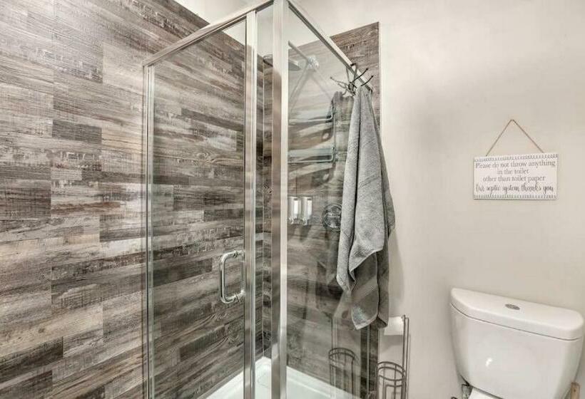 Отель Luxury Downtown Loft Studio Fifty Nine 18 Pets