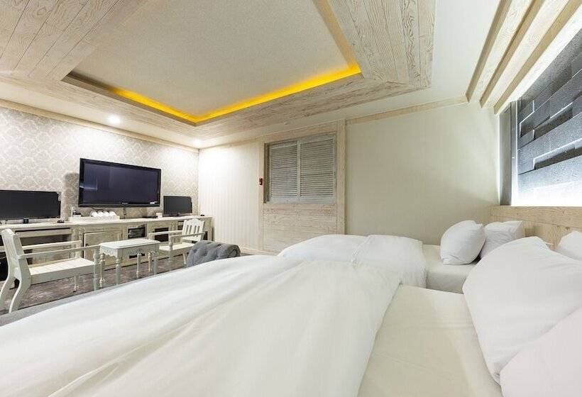 모텔 Daejeon Yongjeon Bobos