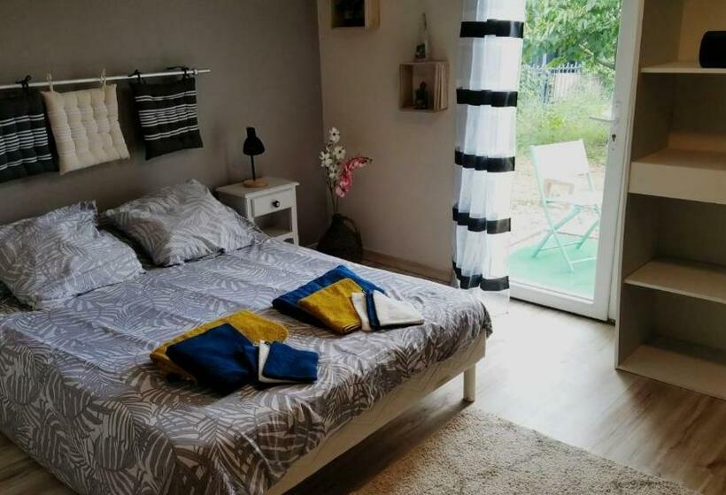 بنسيون Chambre D Hôtes Indépendante Dans Village Médiéval