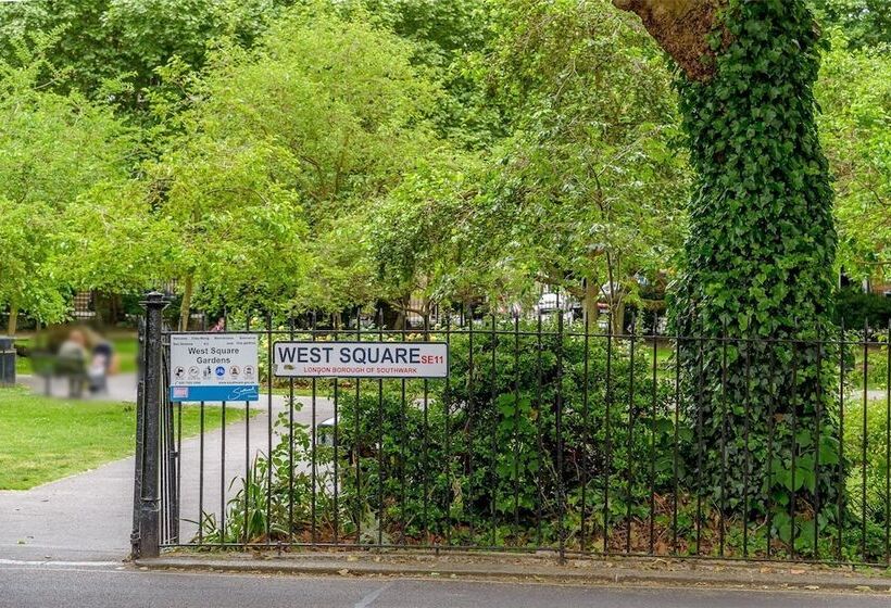 Charming 2 Bed House In London