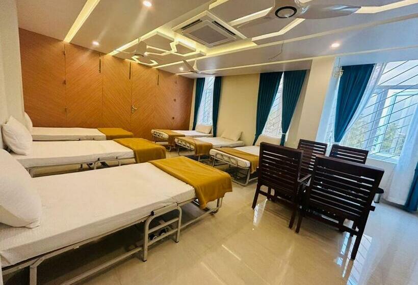 酒店 Sree Bharat Residency