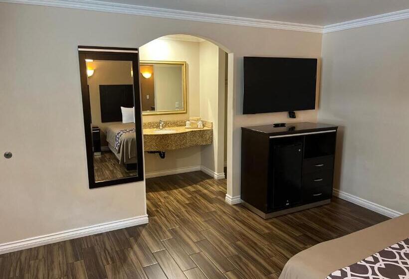 בית מלון כפרי Walnut Inn & Suites West Covina