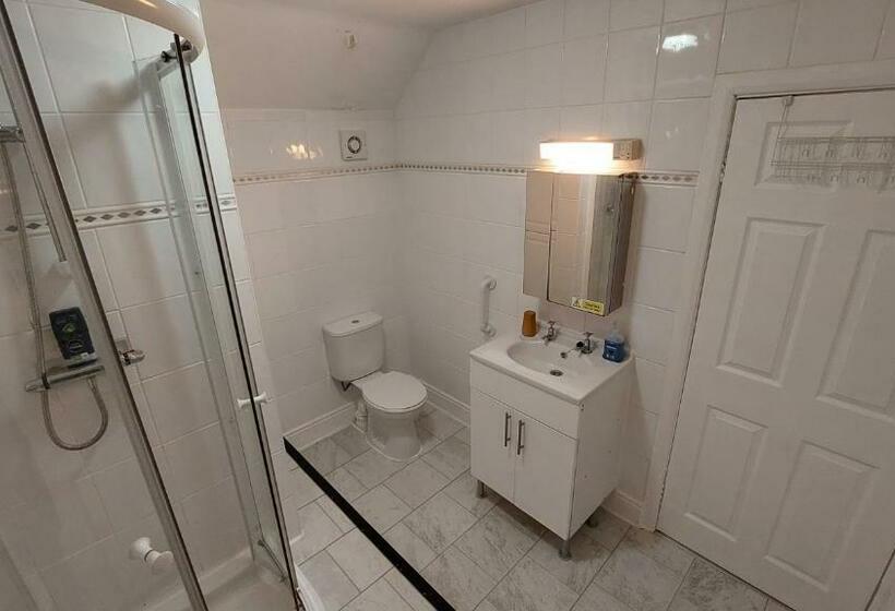 مبيت وإفطار Tennyson Lodge