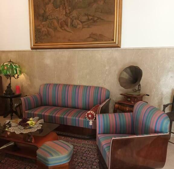 פנסיון Ada Rooms