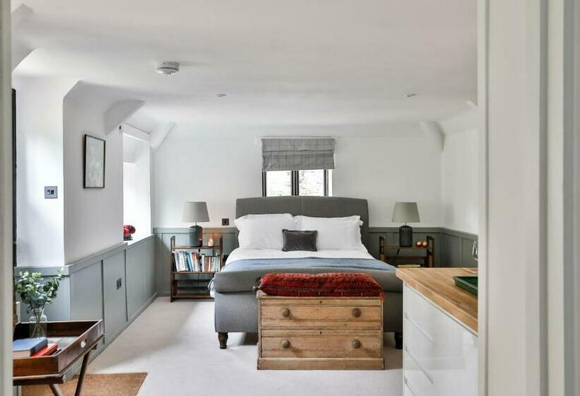 The Bothy Beverston Castle